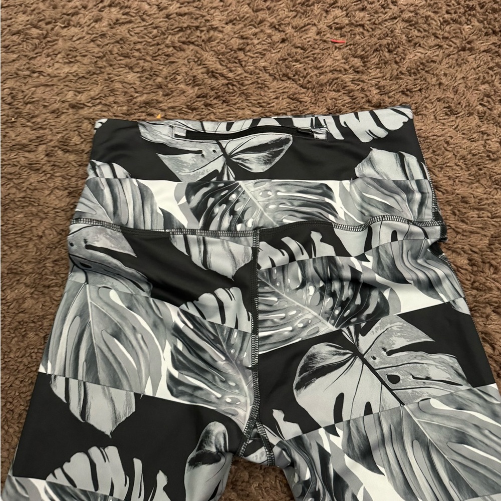 2 FOR $25Nike Dri-Fit Leaf Print Botanical Black Power Crop Leggings High Rise S - Picture 6 of 9